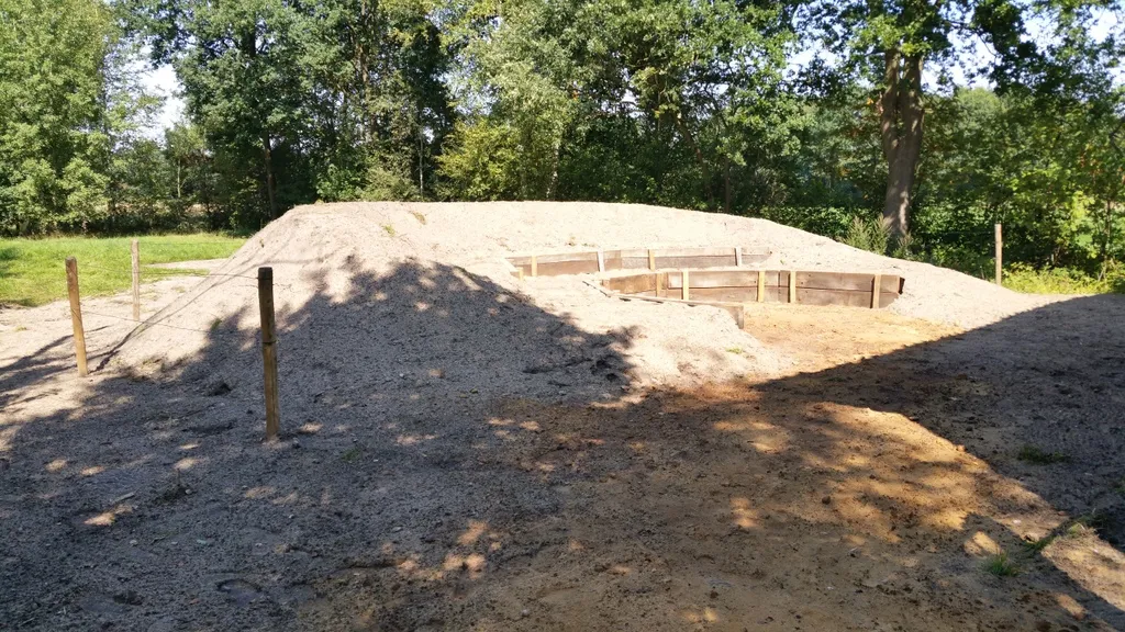 Buitenterrein achter de blokhut